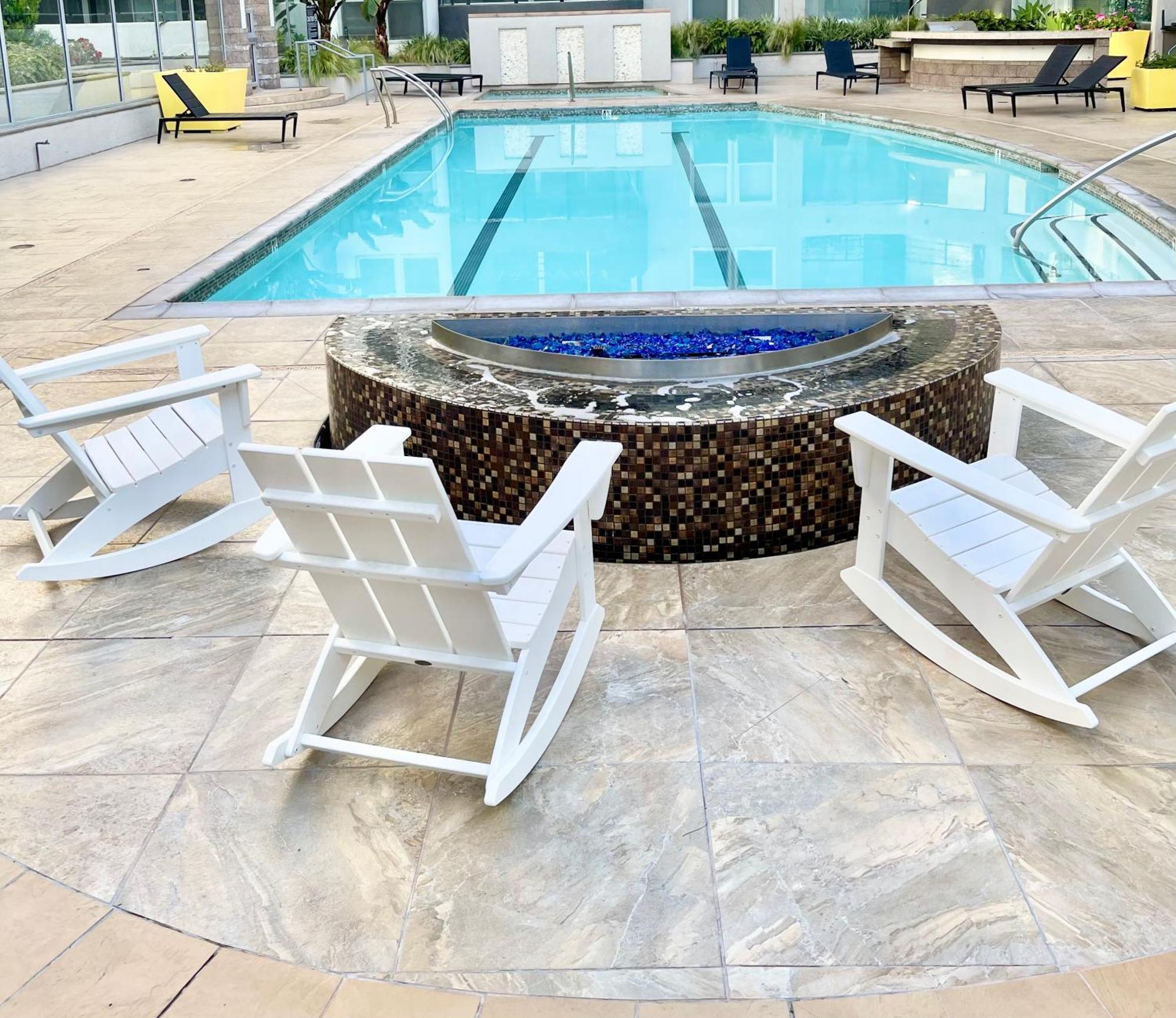 1 Bedroom. 2 Beds. 1 Bath With Balcony Los Angeles