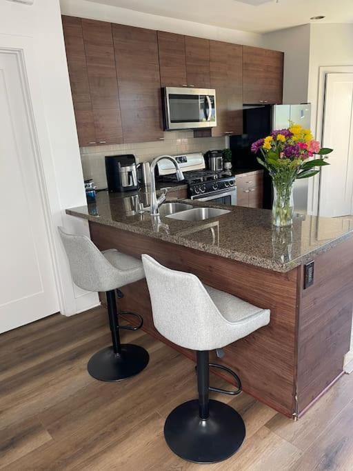 1 Bedroom. 2 Beds. 1 Bath With Balcony * Los Angeles