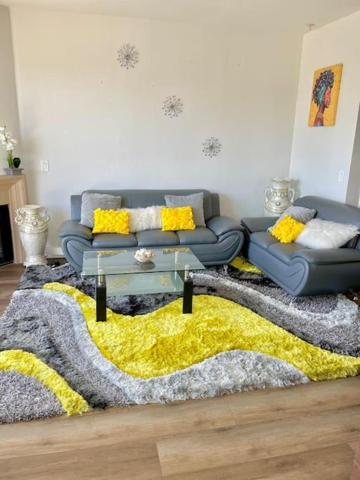 1 Bedroom. 2 Beds. 1 Bath With Balcony Apartment
